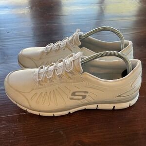 Skechers Flex Running Shoes Women's US 10 White Leather Logo Relaxed Fit‎ 22377